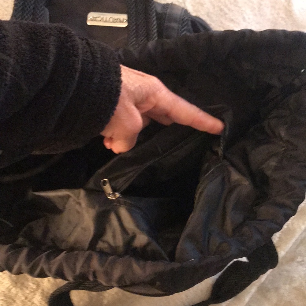 Like new backpack with tip handles - Picture 5 of 6